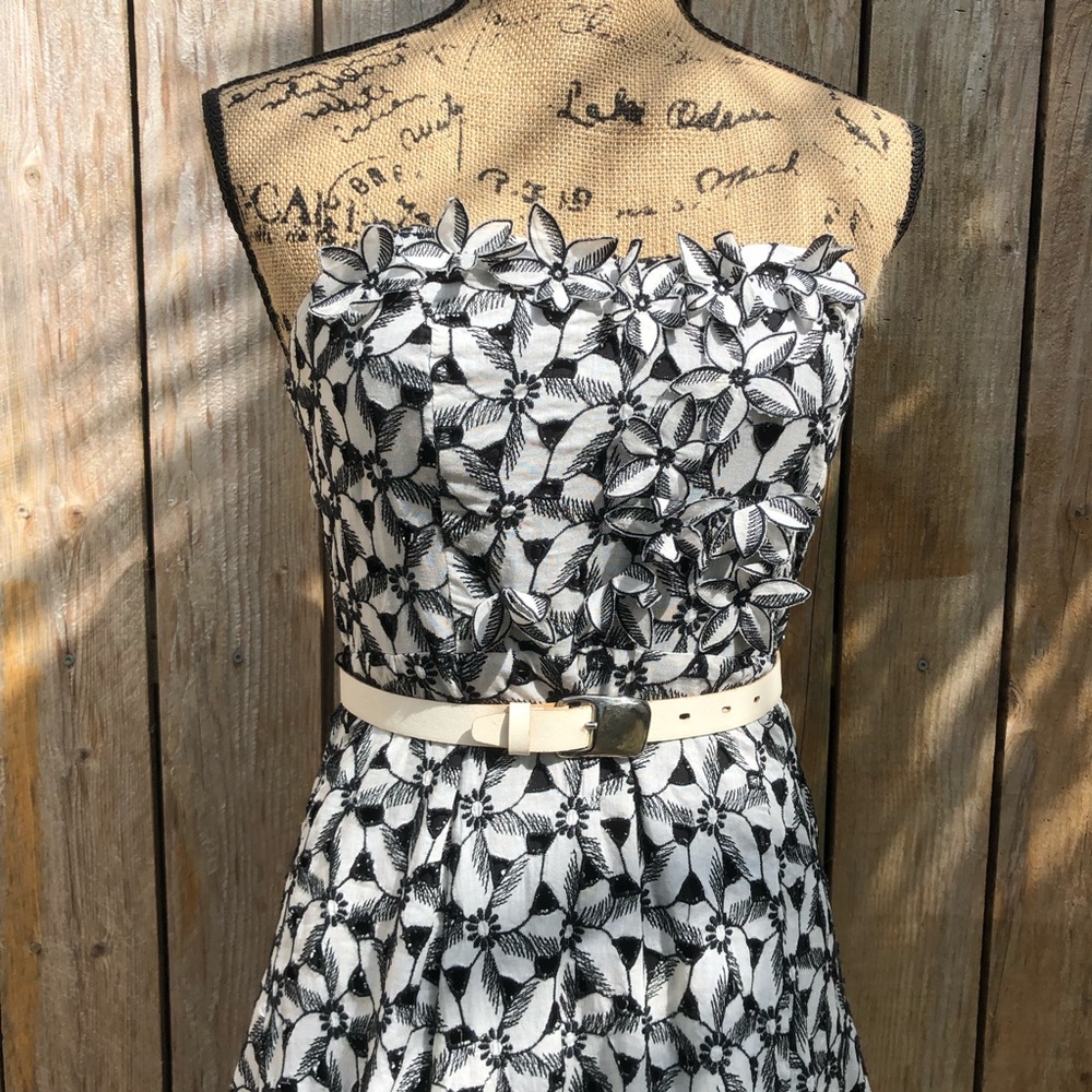 ETHEREAL FLORAL STRAPLESS SUNDRESS 🌸 - Picture 2 of 4